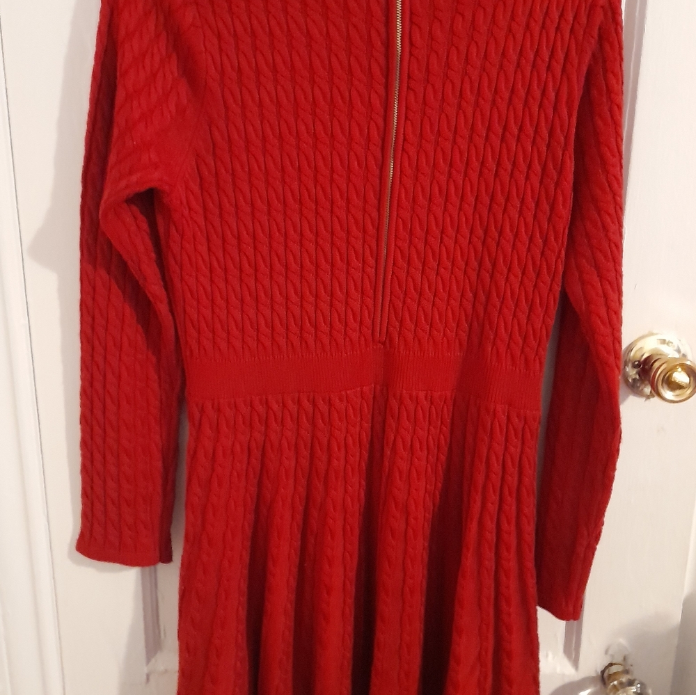 Dress - Picture 2 of 4